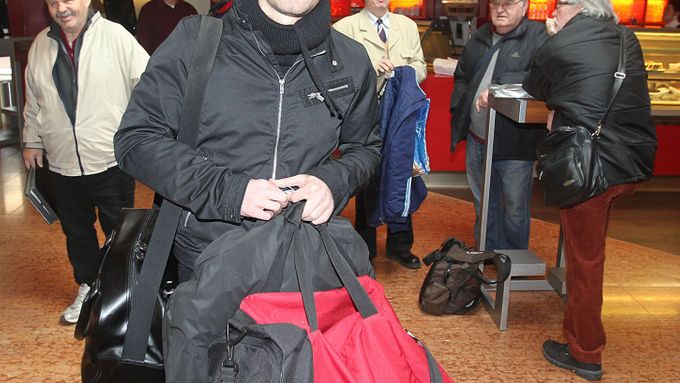 Tomáš Rosický se připojil k týmu, pondělního tréninku se však nezúčastnil.