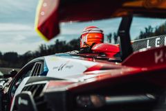 Video: S helmou á la Lauda vzhůru Masarykovým okruhem