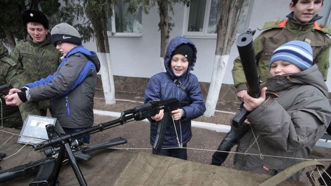 Děti v Sevastopolu během oslav Dne námořnictva. Ilustrační foto.