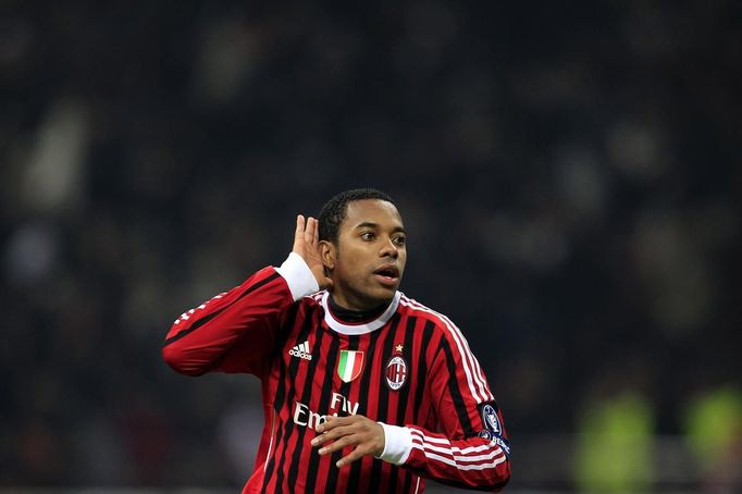 Střelec dvou gólů Robinho si vyžaduje ozvu fanoušků AC Milán