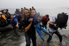 Řekové v Egejském moři především zachraňují životy. Uzavřít námořní hranici je nemožné