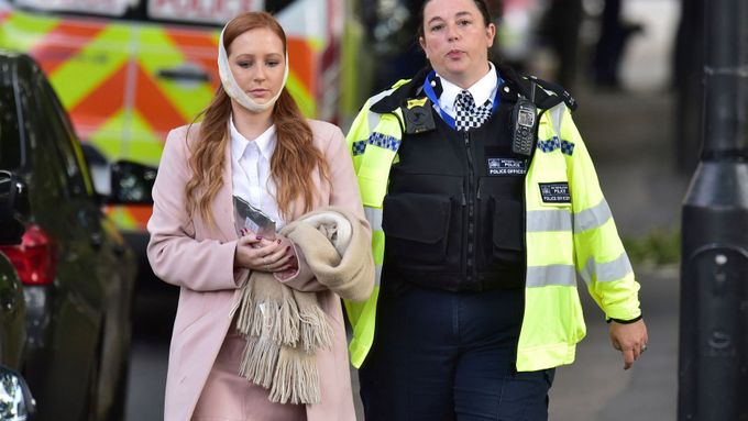Je pravděpodobné, že policie zná identitu pachatele. Policie má dobré podmínky pro práci, byla dobře ozbrojena a Londýňané jí věří.