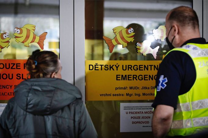 Záchranné službě se povedlo ve středu z Ukrajiny do Prahy evakuovat pětiletého raněného chlapce i s částí jeho rodiny. Dovezli ho do Fakultní nemocnice v Motole.