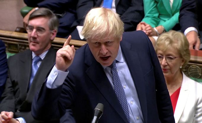 Britský premiér Boris Johnson v parlamentu.