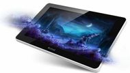 Ainol Novo 7 Aurora II - levný tablet s Androidem Ice Cream Sandwich Čínská společnost Ainol Electronics představila nový 7 palcový tablet Ainol Novo 7 Aurora II. Za 190 amerických dolarů zákazník získá dobrý tablet s rozlišením 1024 x 600 obrazových bodů poháněný dvoujádrovým procesorem Cortex-A9 s taktem 1,5 Ghz a grafickým čipem Mali 400. Velikost operační paměti RAM je 1 GB. Velikost interní úložné paměti 8 GB. Rozlišení fotoaparátu 2 megapixely. Na druhou stranu zklame chybějící GPS modul a Bluetooth. Velikost tabletu je  18,8 x 11,2 x 1,3 centimetrů.