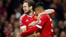 Daley Blind slaví branku se střelcem Jessem Lingardem