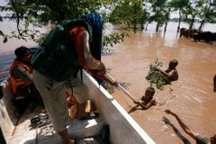 Při záplavách v Pákistánu a Indii už zemřelo přes 350 lidí