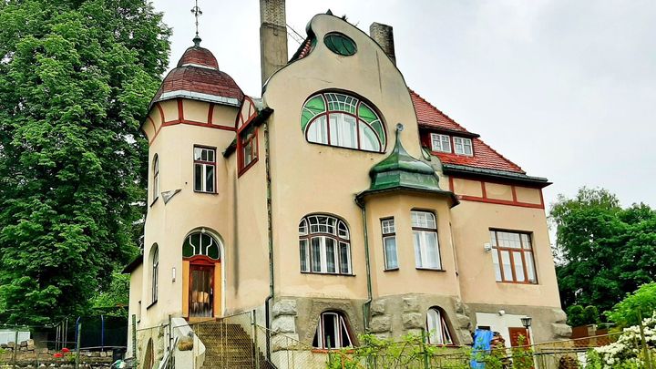 Jablonec, východ: Bohaté továrníky uhranula německá secese. Květinami se nešetřilo; Zdroj foto: Pavel Švec
