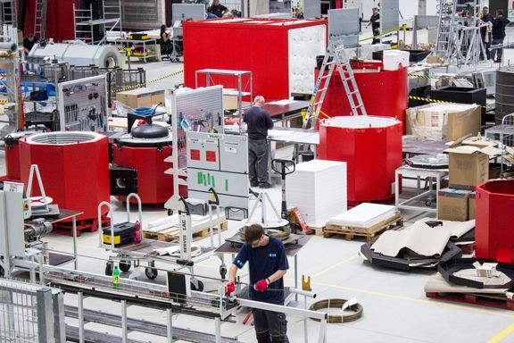 Přímo v židlochovické továrně se vyrábí mnoho typových řad pecí nejrůznějších velikostí, stále častěji si tu technologie objednávají i zbrojaři.