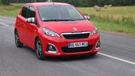 Peugeot 108 patří na rozdíl od předchozích dvou vozů mezi miniauta. Vyrábí se v továrně TPCA nedalo Kolína. Do našeho přehledu se vešla nejlevnější pětidveřová verze v základní výbavě Active s tříválcovým litrovým motorem za 245 000 korun.