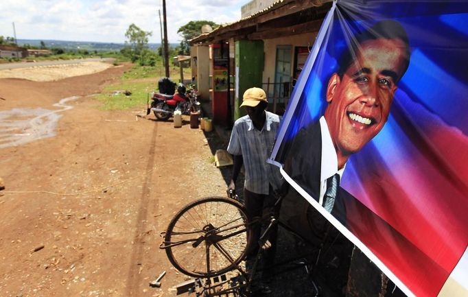 Paul Opiyo Ojwang, 43, repairs a bicycle at his open-air garage in Kogelo village, the ancestral home of U.S. President Barack Obama (pictured in poster), at Nyangoma Kogelo shopping centre, 430 km (367 miles) west of Kenya's capital Nairobi, November 5, 2012. Four years ago, Kogelo, and Africa in general, celebrated with noisy gusto when Obama, whose father came from the scattered hamlet of tin-roofed homes, became the first African-American to be elected president of the United States. Looking across the Atlantic to the Nov. 6 presidential election, the continent is cooler now towards the "son of Africa" who is seeking a second term. There are questions too whether his Republican rival, Mitt Romney, will have more to offer to sub-Saharan Africa if he wins the White House. To match Analysis AFRICA-USA/ELECTION REUTERS/Thomas Mukoya (KENYA - Tags: SOCIETY ELECTIONS POLITICS) Published: Lis. 5, 2012, 11:31 dop.