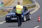 "Styďte se." Němečtí policisté vyškolili českého řidiče, který fotil vážnou nehodu