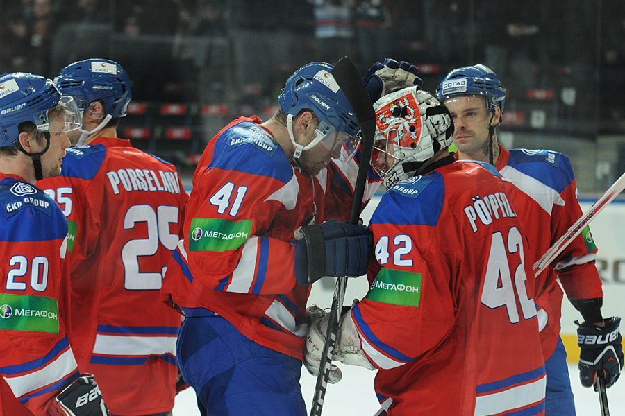 Hokejisté Lva Praha v utkání proti Amuru Chabarovsk v KHL 2012/13.