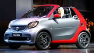 Smart patřící pod křídla koncernu Daimler se pochlubil novým modelem. Sexy auto do městského provozu ForTwo totiž dostane otevřenou verzi Cabrio. Ta už byla k dostání i v minulé generaci.