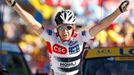 Vítězné gesto. Španěl Carlos Sastre zvedá ruce v cíli 210 kilometrů dlouhé etapy Tour de France, která skončila v horském městečku L'Alpe-d'Huez.