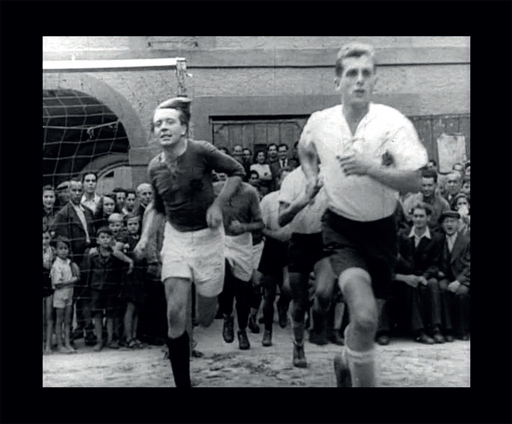 Terezínská liga - Poslední zápas, září 1944, ghetto Terezín, z nacistického propagandistického filmu Tým Péče o mládež 2