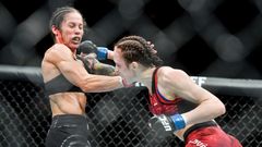 Lucie Pudilová vs. Liz Caramouchová na UFC v Praze