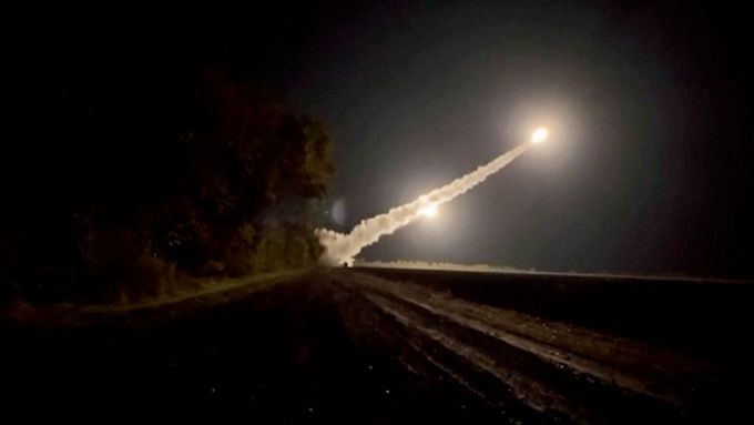 Ukrajina zveřejnila záběry z odpalu amerických balistických střel ATACMS