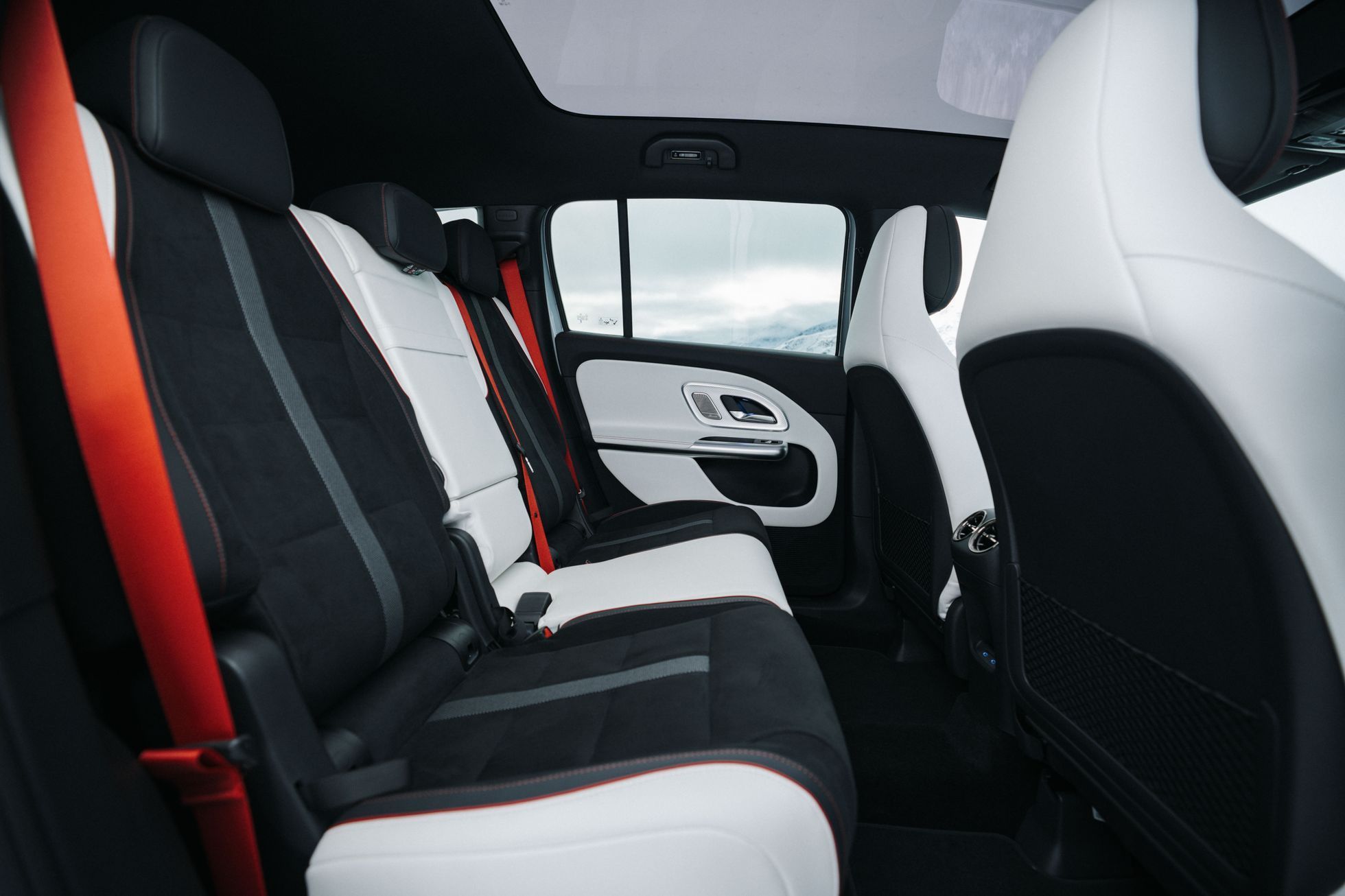 Mercedes-Benz GLB 2025