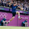 Britský tenista Andy Murray slaví vítězství ve finále olympiády 2012 v Londýně nad Švýcarem Rogerem Federerem.