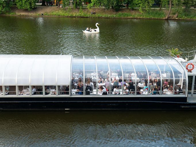 Vítejte v Pragolandu. Turistická Praha na fotkách