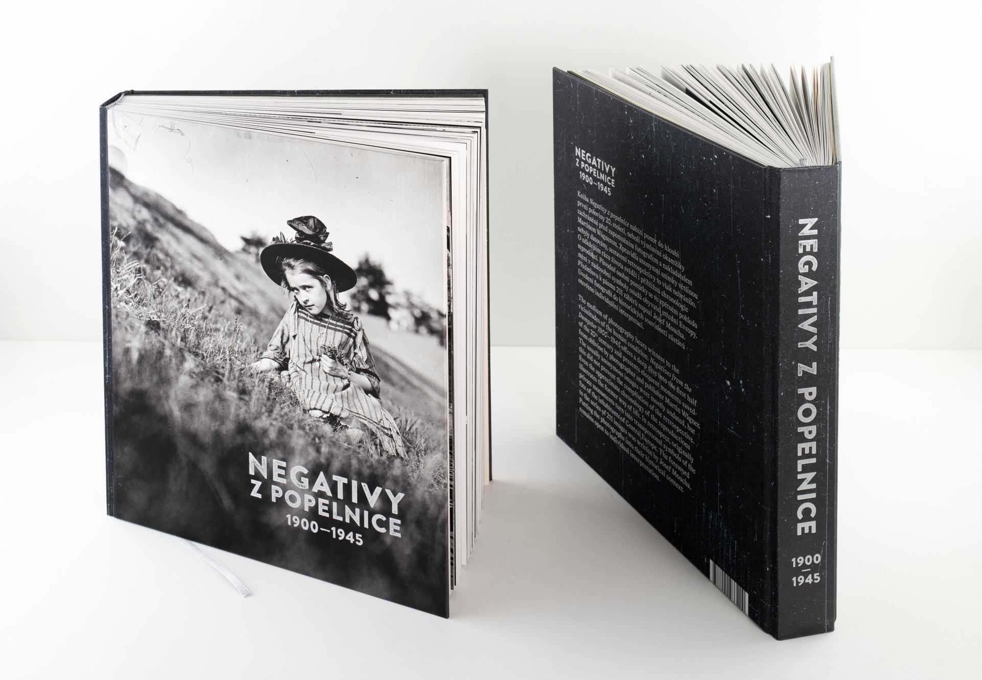 Negativy z popelnice, kniha, Martin Wágner, iniciativa, sbírka, archiv, Foto, fotografie, Magazín