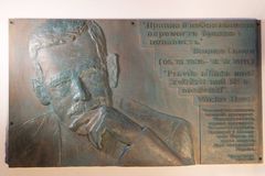 Pamětní deska Václava Havla vydržela v Kyjevě měsíc. Poškodili ji zřejmě ukrajinští sběrači kovů