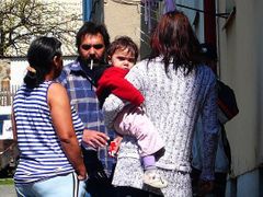 Výsledky šetření byly shodou okolností zveřejněny krátce po žhářském útoku na romskou rodinu ve Vítkově.