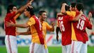 Fotbalisté Galatasaraye Istanbul se v Evropské lize radují z gólu do sítě Panathunaikosu.