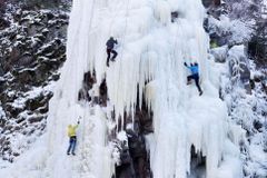 Na Vysočině vznikl ohromující ledopád. 40metrovou stěnu si užívají horolezci