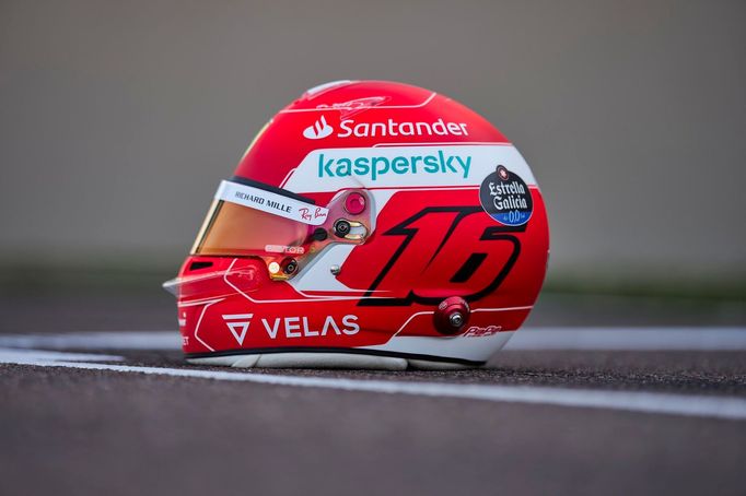 Helma pilota F1 Charlese Leclerca, Ferrari (2022)