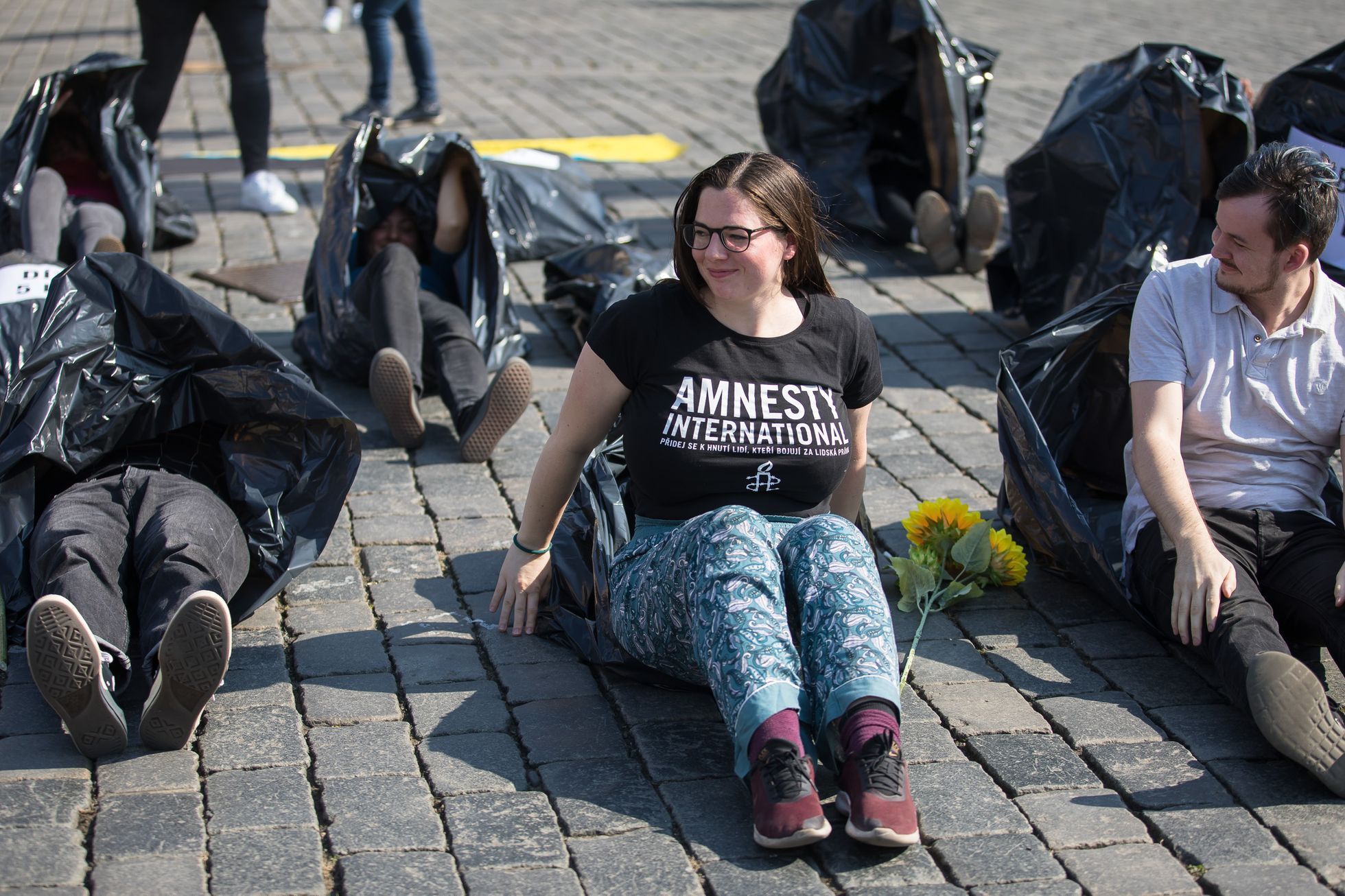 Oběti války na Ukrajině, měsíc od začátku, Staroměstské náměstí, happening Amnesty International
