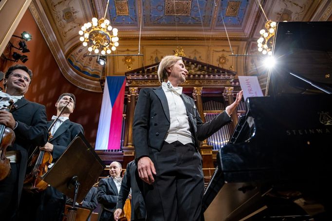 Snímek z vystoupení Tonhalle-Orchesteru Zürich na Dvořákově Praze.