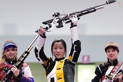 První zlato na olympiádě má střelkyně Jang Čchien, Šarounová skončila v kvalifikaci
