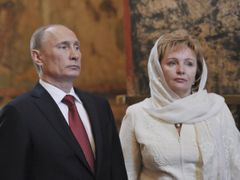 Vladimir Putin s někdejší manželkou.