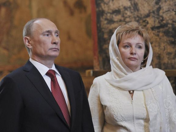 Vladimir Putin na archivním snímku s první manželkou.