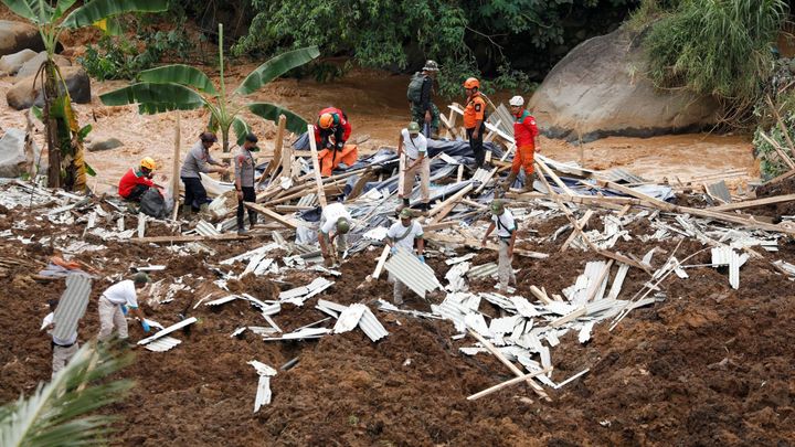Zemětřesení v Indonésii má už 252 obětí. Je mezi nimi mnoho dětí; Zdroj foto: Reuters