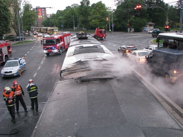 Shořelá tramvaj v Plzni