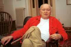 „Zatloukat, zatloukat, zatloukat!“ Co přesně radil psychiatr Plzák nevěrným mužům?