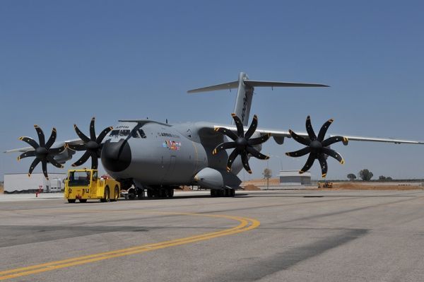 A 400M, nový náklaďák oblohy NATO, poprvé vzlétl