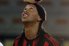 Video: Ronaldinho opět kouzlí. Chválí ho i Beckham