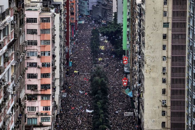 Snímky z loňských protestů v Hongkongu přinesly fotoreportérovi agentury Reuters prestižní Pulitzerovu cenu. 4. 5. 2020