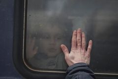 Oddělí je od rodin a převezou do Ruska. Ukrajinské děti posílají na převýchovu