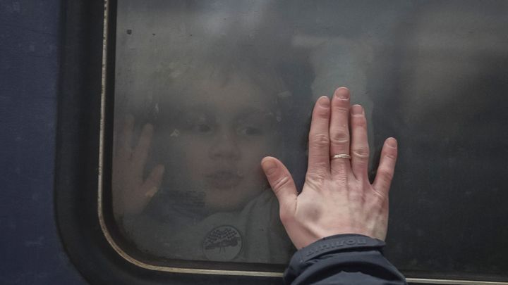 Oddělí je od rodin a převezou do Ruska. Ukrajinské děti mají převychovat ruské rodiny; Zdroj foto: Reuters