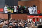 Fanoušci Manchesteru United protestovali proti majitelům klubu, americké rodině Glazerových.