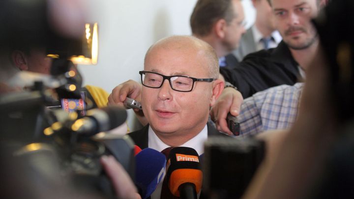 Generál bez bezpečnostní prověrky zůstane. Spor s NBÚ vzdal kvůli kauze Nagyová