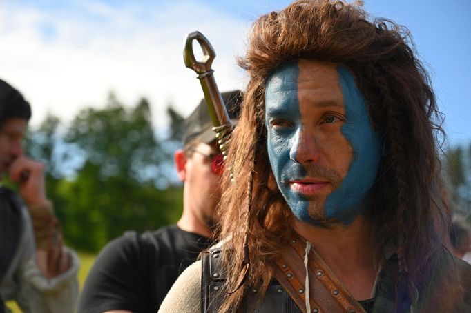 Václav Neužil jako Cyril v romantické komedie Naše léto.