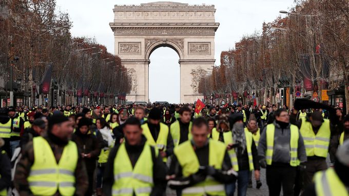 Protest hnutí žlutých vest ve Francii - Champs Elysées - 8. prosinec