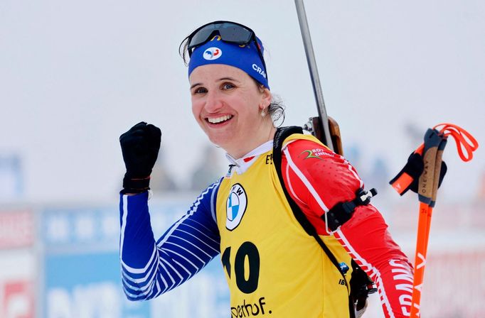 Biathlon - Biathlon World Championship - Oberhof, Germany - February 12, 2023 France's Julia Simon celebrates winning the women's 10km pursuit competition REUTERS/Lisa Le