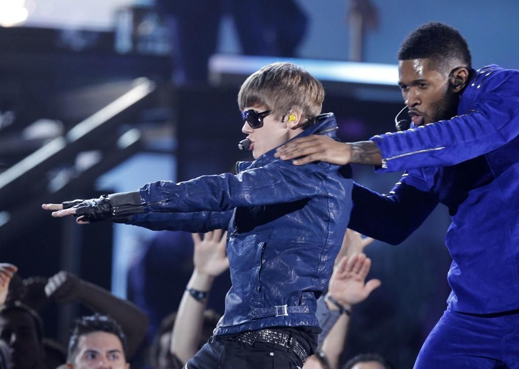 Grammy 2011 - Justin Bieber a Usher